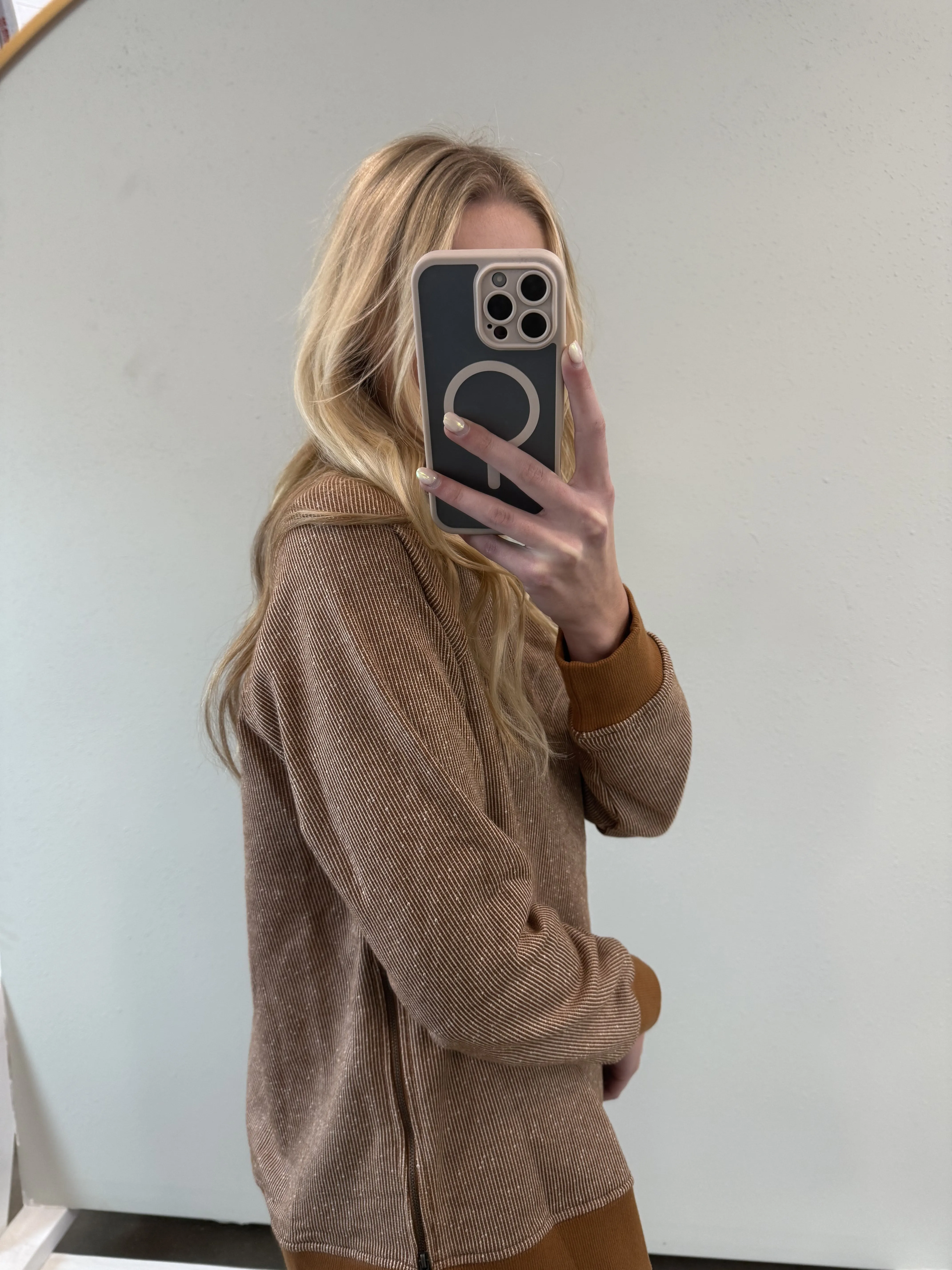 ELLOWYN SIDE-ZIPPER CREWNECK